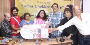 Amar Chokher Ghore- Sudarshan Chakravorty,Joy Sarkar,Srabani Sen,Chandrima Bhattacharya,Srikanto Acharya,Mallar Ghosh,Goutam Bose releasing the album(L-R)      